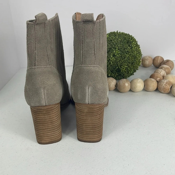 Marc Fisher 
Alva Double Gore Dress Booties (Sz 11) Color Light natural suede - Picture 4 of 11